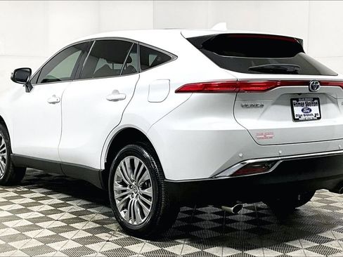 Used 2023 Toyota Venza Limited image 10