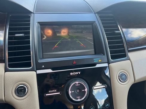Used 2018 Ford Taurus Limited FWD image 15