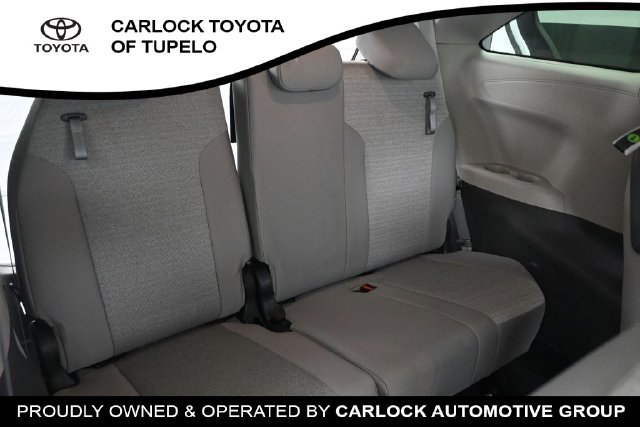 Used 2023 Toyota Sienna LE FWD image 44