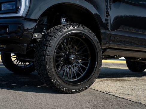 Used 2025 Ford F250 Platinum w/ Platinum Plus Package image 7