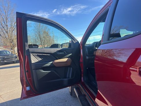 Used 2024 GMC Canyon AT4 w/ AT4 Premium Package image 18