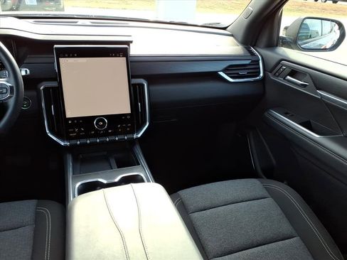 Used 2025 GMC Acadia Elevation image 10