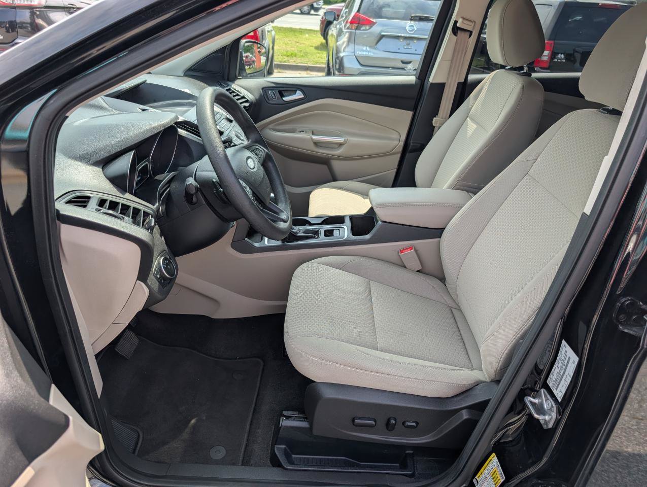 Used 2017 Ford Escape SE FWD image 14
