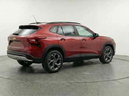 Used 2025 Chevrolet Trax LT w/ LT Convenience Package image 9