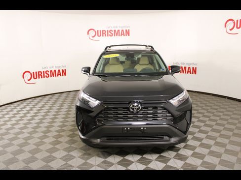 Used 2025 Toyota RAV4 XLE AWD/4WD image 12