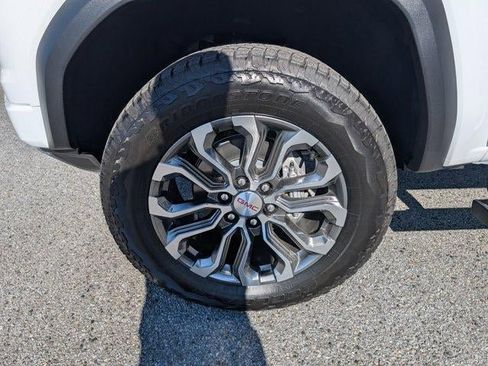 New 2026 GMC Canyon Denali AWD/4WD image 2