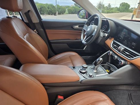 Used 2018 Alfa Romeo Giulia AWD image 25