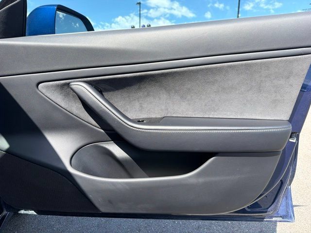 Used 2018 Tesla Model 3 Long Range RWD image 10