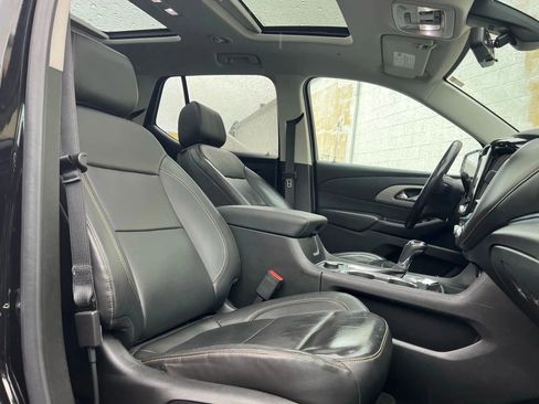 Used 2020 Chevrolet Traverse LT w/ LT Premium Package image 17