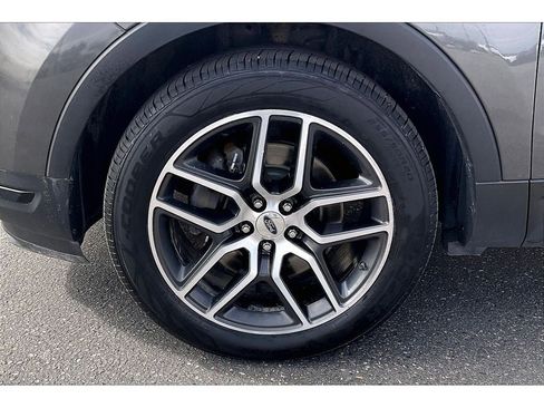 Used 2018 Ford Explorer Sport AWD/4WD image 10