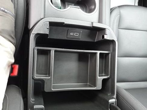 Used 2023 Chevrolet Suburban LT w/ Luxury Package image 65