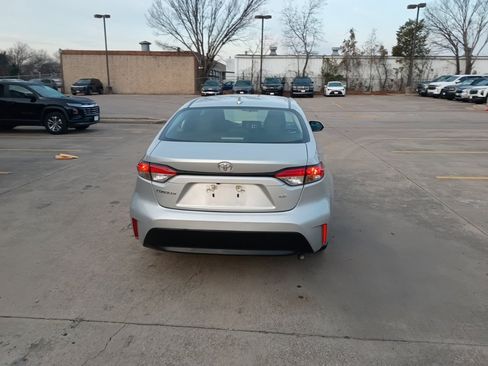 Used 2024 Toyota Corolla LE image 6