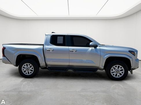 Used 2024 Toyota Tacoma SR5 AWD/4WD image 8