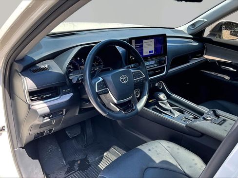 Certified 2024 Toyota Grand Highlander AWD image 18