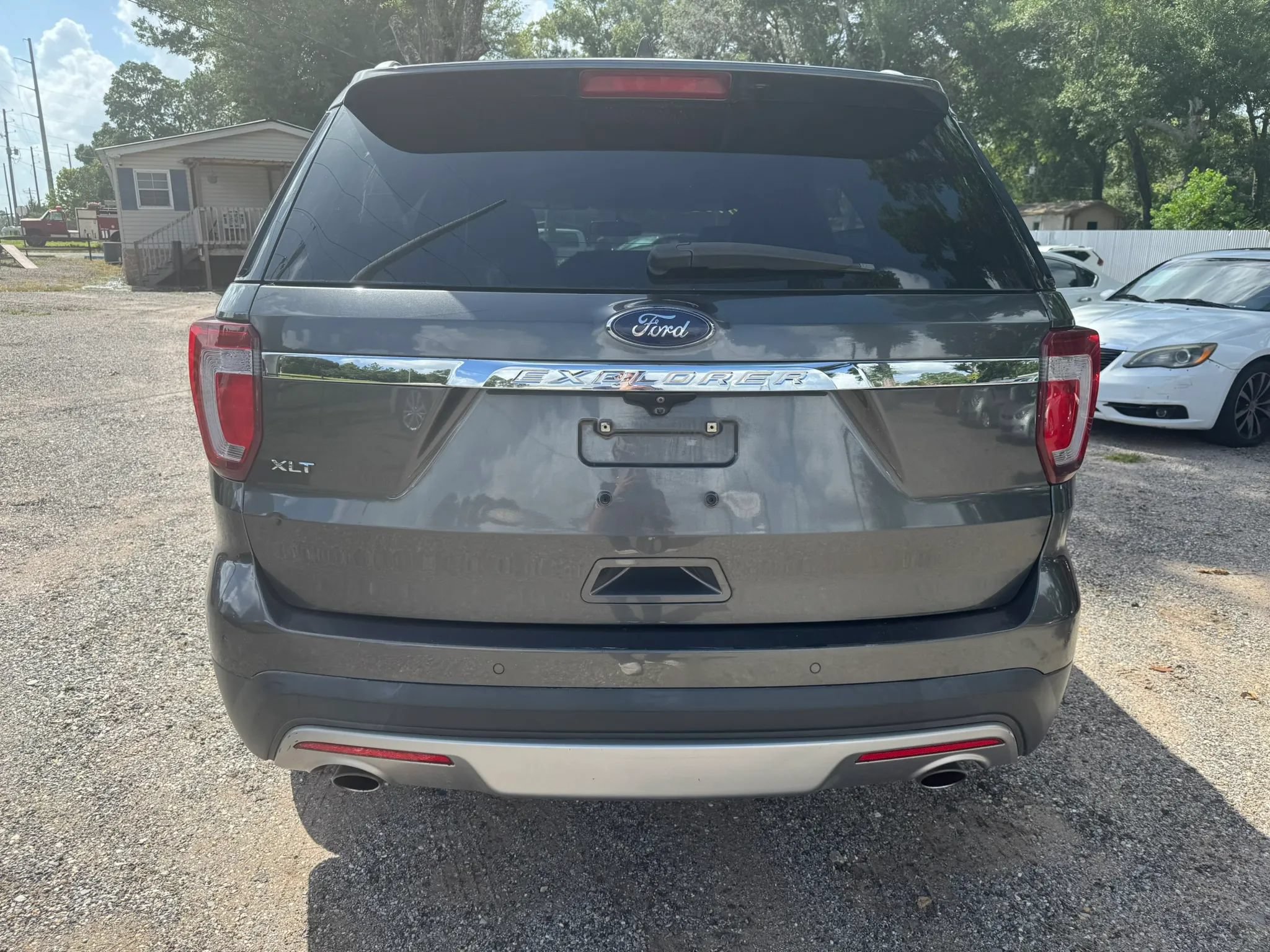 Used 2017 Ford Explorer XLT w/ Equipment Group 202A FWD image 4