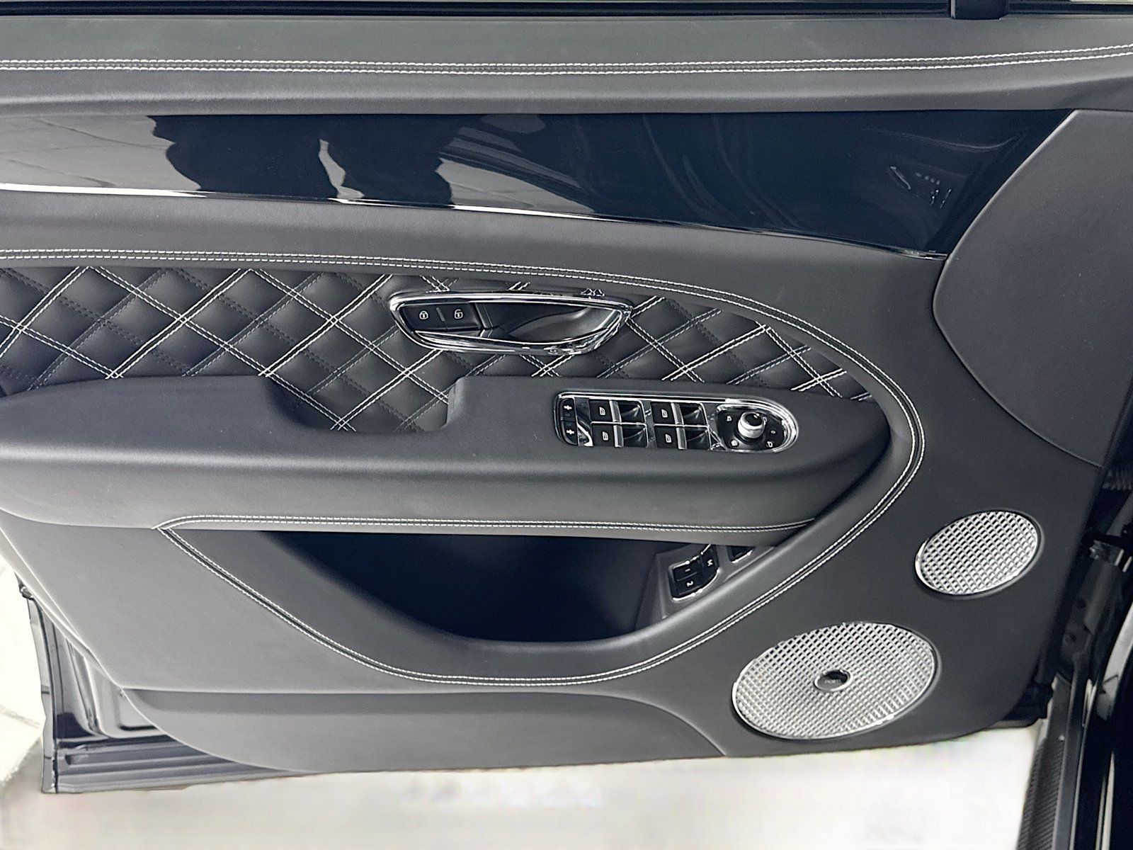 Certified 2021 Bentley Bentayga AWD/4WD image 16
