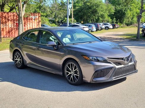 Used 2023 Toyota Camry SE w/ Convenience Package FWD image 3