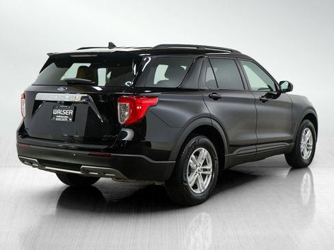 Used 2022 Ford Explorer XLT w/ Equipment Group 202A image 5