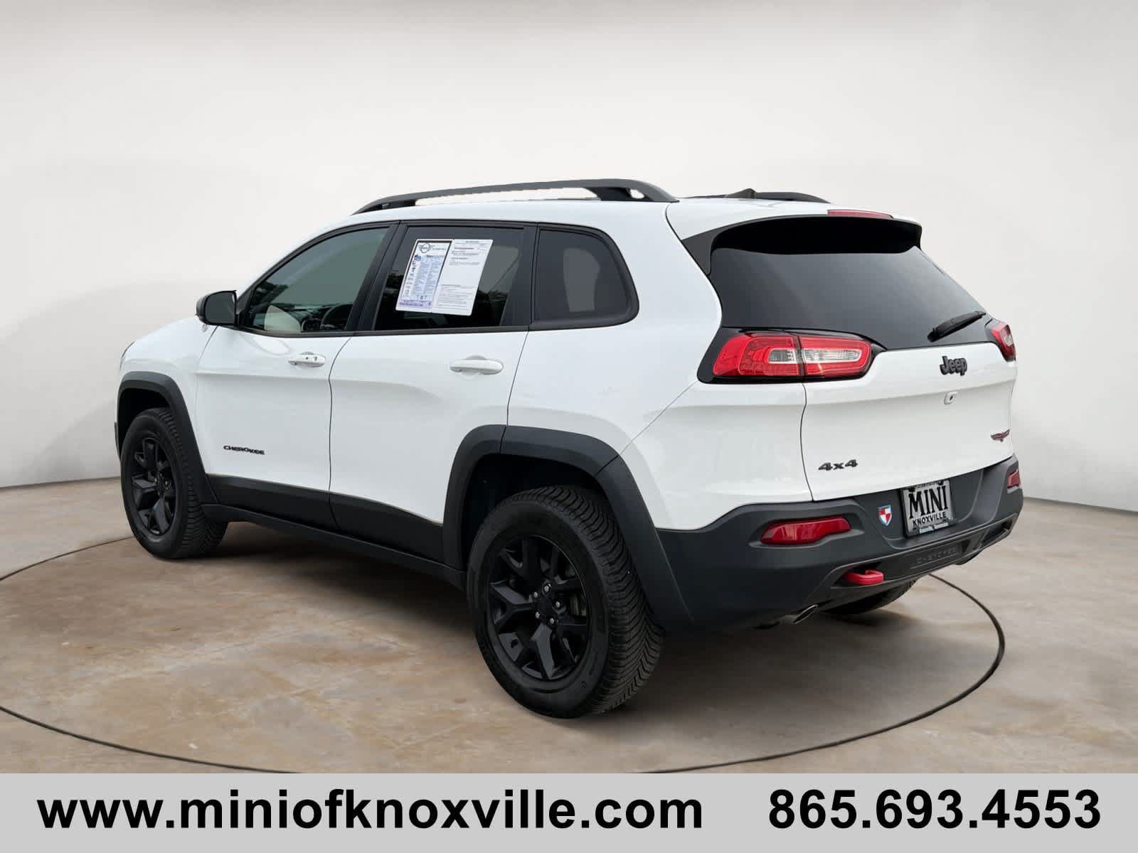 Used 2017 Jeep Cherokee Trailhawk AWD/4WD image 5