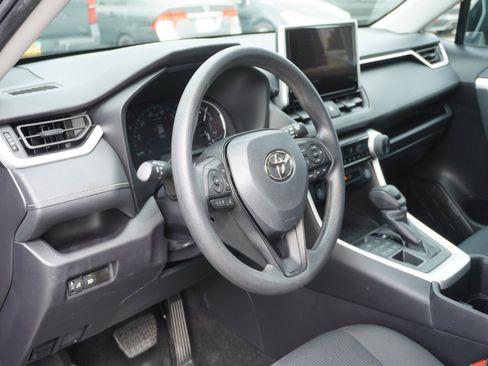 Used 2024 Toyota RAV4 LE AWD/4WD image 18