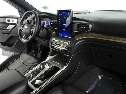 Used 2020 Ford Explorer Platinum w/ Premium Technology Package AWD/4WD image 13
