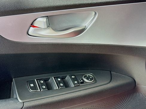 Used 2023 Kia Forte LXS w/ LXS Technology Package FWD image 11
