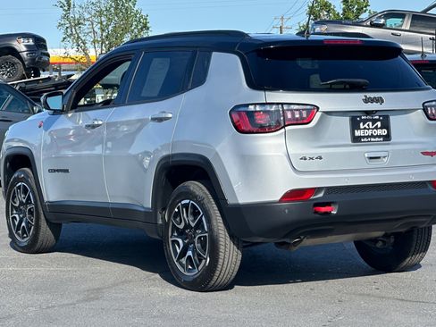 Used 2025 Jeep Compass Trailhawk AWD/4WD image 7