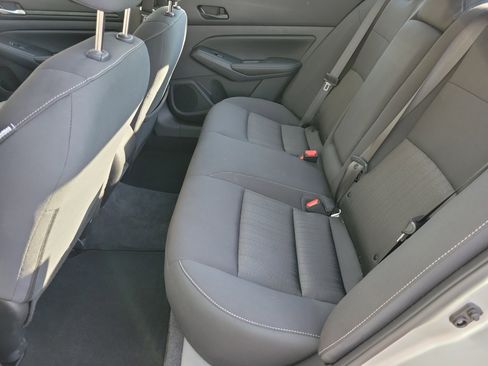 Used 2025 Nissan Altima 2.5 SV image 8