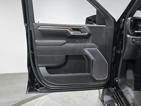 Used 2025 Chevrolet Silverado 1500 High Country w/ High Country Premium Package AWD/4WD image 12