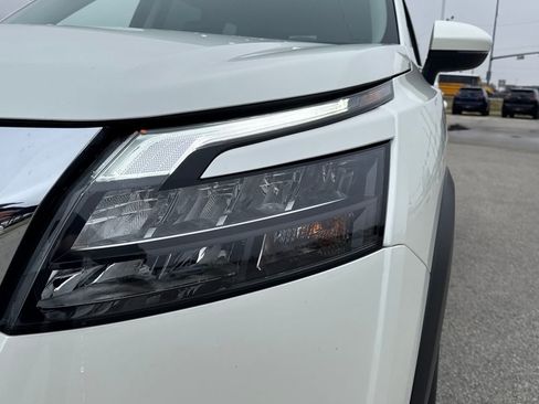Used 2024 Nissan Pathfinder SV image 9