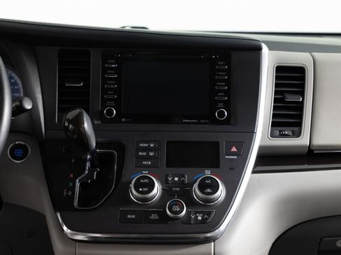 Used 2019 Toyota Sienna XLE FWD image 41