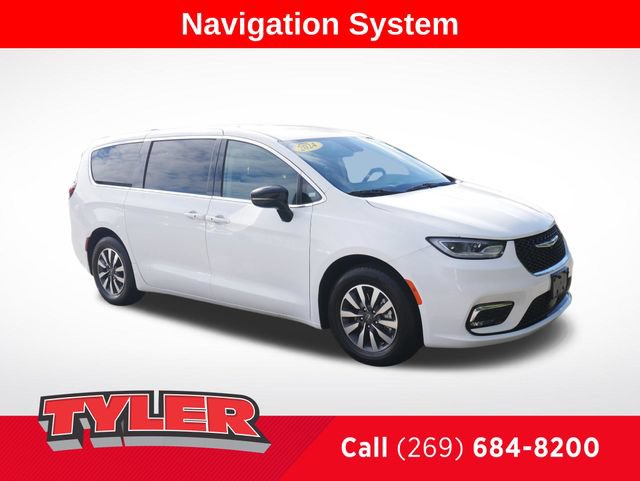 Used 2024 Chrysler Pacifica Limited FWD image 1
