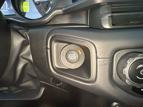 Used 2025 Jeep Wrangler Unlimited Sahara w/ Safety Group image 16