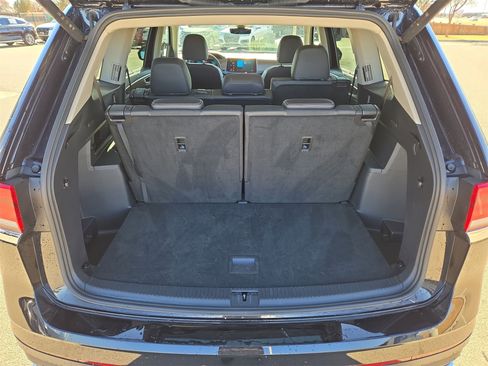 Used 2025 Volkswagen Atlas SE image 12
