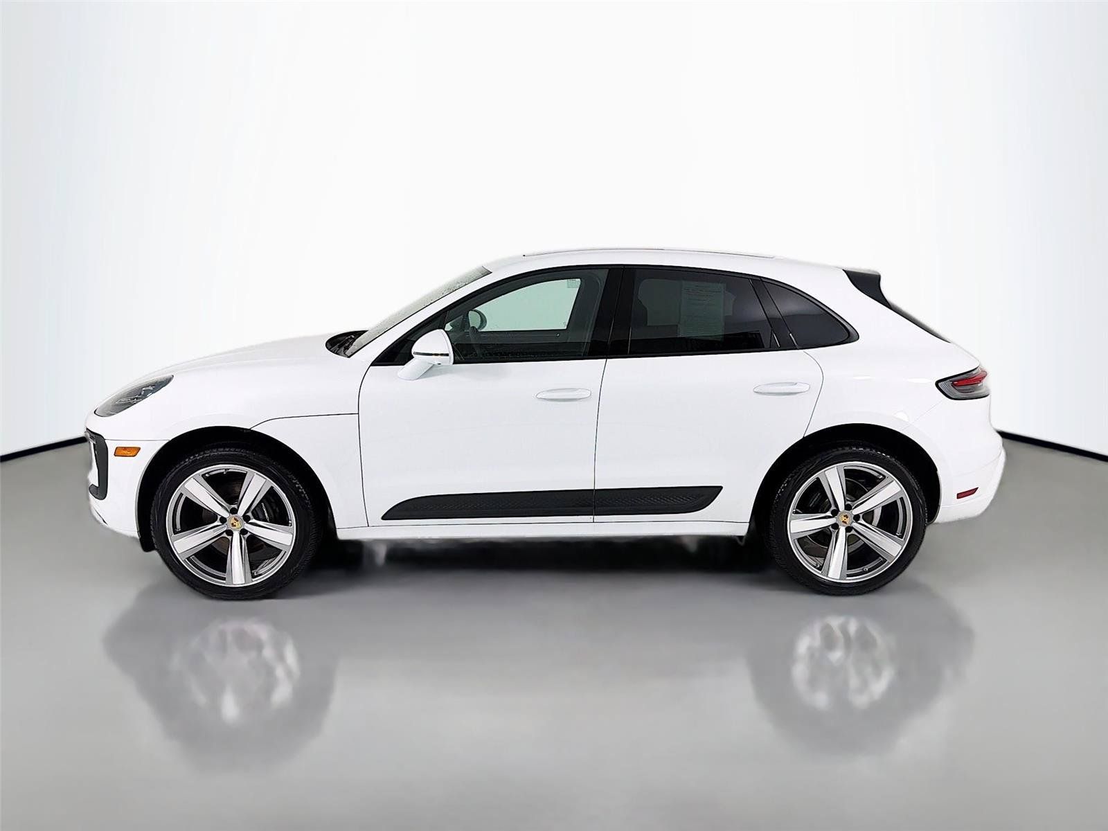 Used 2025 Porsche Macan AWD/4WD image 2