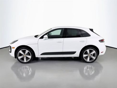 Used 2025 Porsche Macan AWD/4WD image 2
