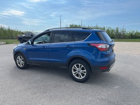 Used 2017 Ford Escape SE w/ Equipment Group 201A AWD/4WD image 9