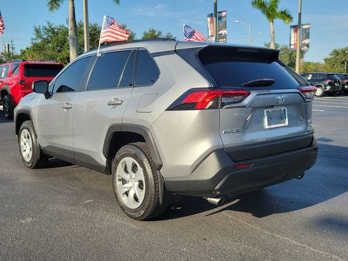 Used 2020 Toyota RAV4 LE FWD image 8