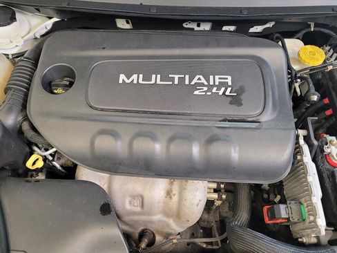 Used 2018 Jeep Cherokee Latitude Plus w/ Comfort/Convenience Group AWD/4WD image 30