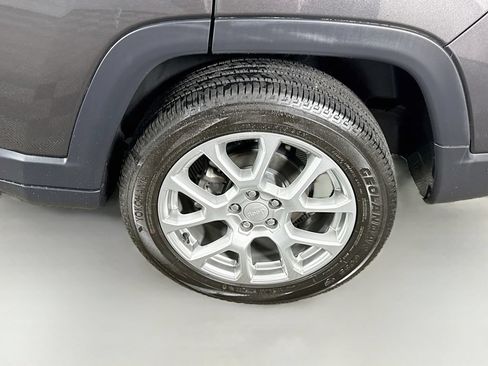Used 2023 Jeep Compass Latitude AWD/4WD image 34