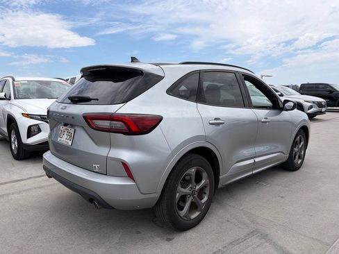 Used 2023 Ford Escape ST-Line FWD image 2