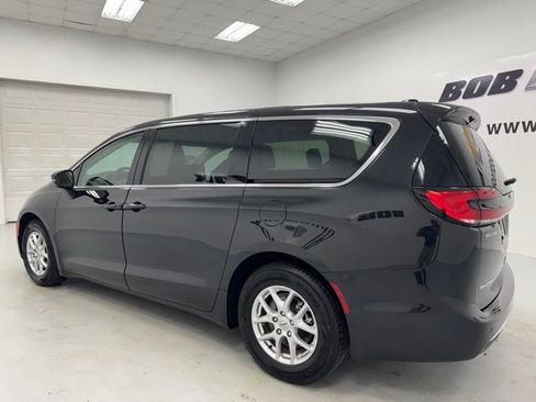 Used 2024 Chrysler Pacifica Touring-L FWD image 7