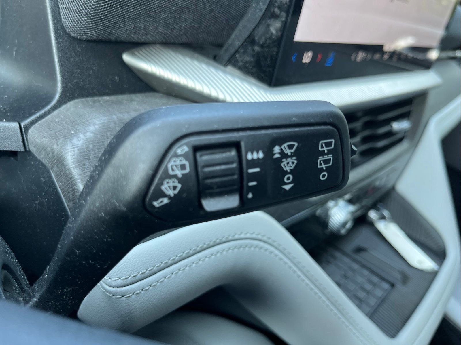 Used 2025 Ford Explorer Platinum w/ Ultimate Package AWD/4WD image 17
