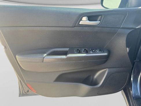 Used 2019 Kia Sportage LX image 14