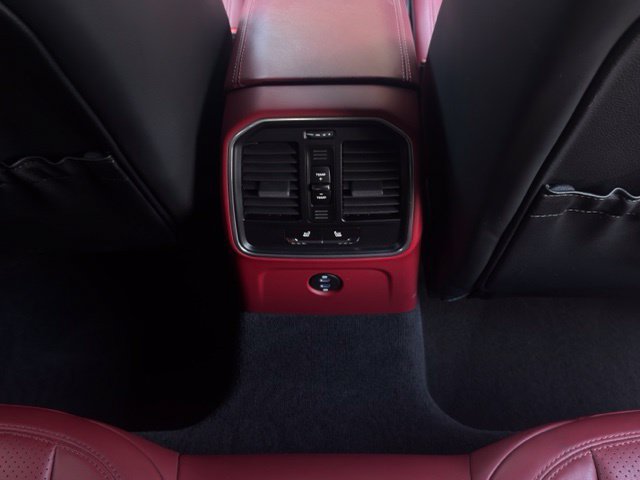 Used 2023 Porsche Macan AWD/4WD image 30