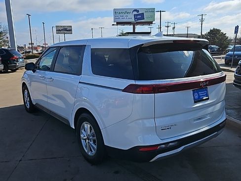 Used 2024 Kia Carnival LX image 7