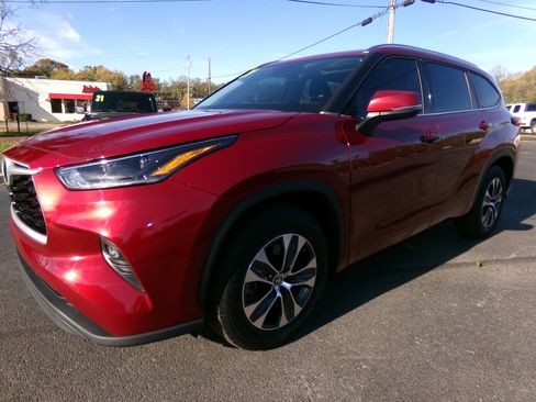 Used 2021 Toyota Highlander XLE image 7