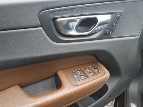 Used 2018 Volvo XC60 T6 Momentum AWD/4WD image 13