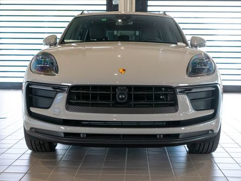Certified 2025 Porsche Macan AWD/4WD image 7