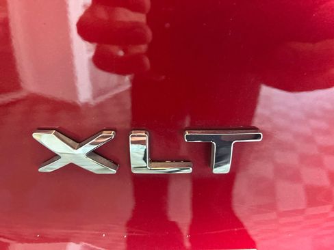 Used 2017 Ford Explorer XLT w/ Equipment Group 202A FWD image 7
